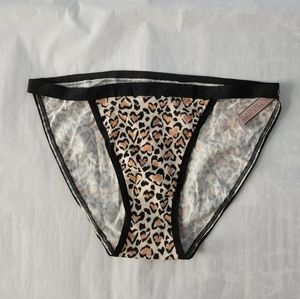 π₯πNWT Victoria's secret string bikini panties Leopard Small
